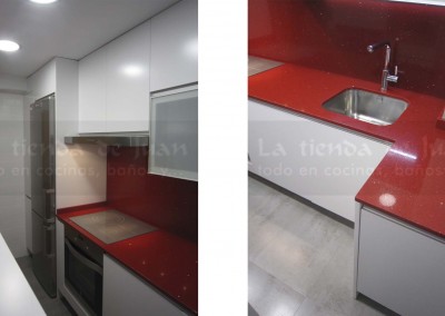 Cocina DiGiovanni, Reforma, Zaragoza, Cocina, Mueble a medida, Cocina moderna, Cocina roja, cocina blanca y roja Porcelanosa, Saloni, Silestone, Silestone rojo, frontal silestone, amueblamiento, vitrinas, electrodomésticos integrados, mueble microondas, barra silestone, campana con mueble