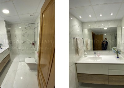 Baño DiGiovanni, Reforma, Zaragoza, Baño, Mueble a medida, amueblamiento, mueble madera y blanco, mueble madera, tirador oculto, mueble cajones, durian, corian, krion, encimera, una poza desplazada, mampara cristal, cerámica crema, cerámica lineas, suelo blanco, radiador toallero, columna ducha, plato ducha pizarra, plato ducha a ras, toallero en alto, mampara una hoja