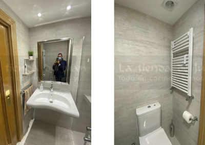 Baño DiGiovanni, Reforma, Zaragoza, Baño, Mueble a medida, amueblamiento, mueble madera, mueble madera, tirador oculto, mueble cajones, durian, corian, krion, encimera, una poza desplazada, mampara cristal, cerámica crema, cerámica lineas, suelo gris, radiador toallero, columna ducha, plato ducha pizarra, plato ducha a ras, toallero en alto, mampara de dos hojas, silla ruedas, mampara pmr