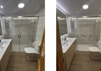 Aseo, Baño DiGiovanni, Reforma, Zaragoza, Baño, Mueble a medida, amueblamiento, mueble blanco, lavabo sobre encimera, tirador oculto, mueble cajones, durian, corian, krion, encimera madera, mampara cristal, cerámica mosaico, cerámica crema, cerámica lineas, suelo gris, radiador toallero, columna ducha, plato ducha pizarra, plato ducha a ras, toallero en alto, mampara de dos hojas, bañera, espejo luz led, mampara bañera